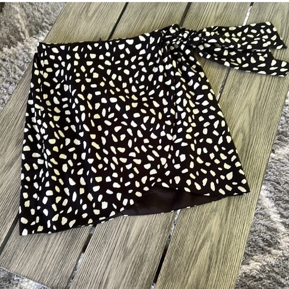 Vici Dresses & Skirts - Vici Miniskirt - M